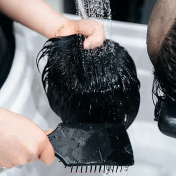 Vệ sinh tóc giả