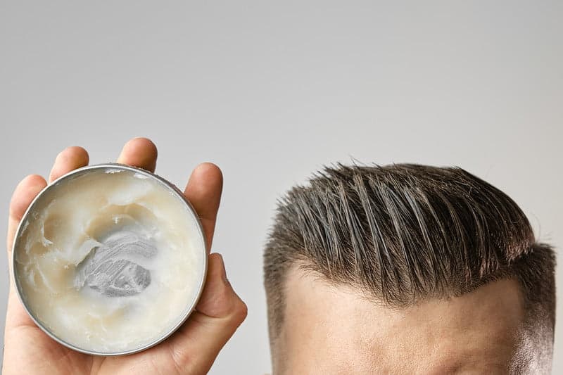 Nên Vuốt Sáp Khi Tóc Khô Hay Ướt? Cách Nào Đúng?